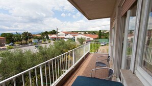 Unclassified image, 4 of 5, button - Apartment in center of Malinska (Malinska)