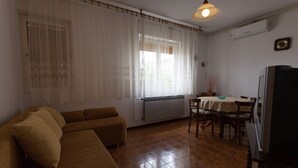 Unclassified image, 5 of 5, button - Apartment in center of Malinska (Malinska)
