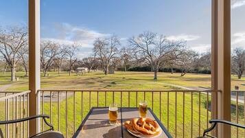 Condo, 2 Bedrooms | Property grounds