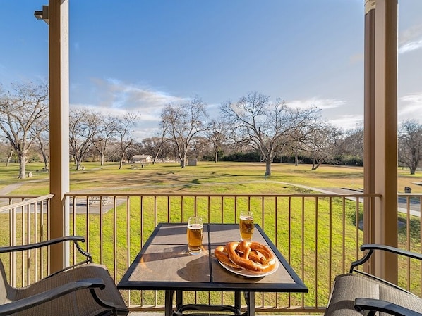 Condo, 2 Bedrooms | Property grounds