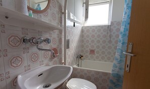 Baignoire, serviettes fournies
