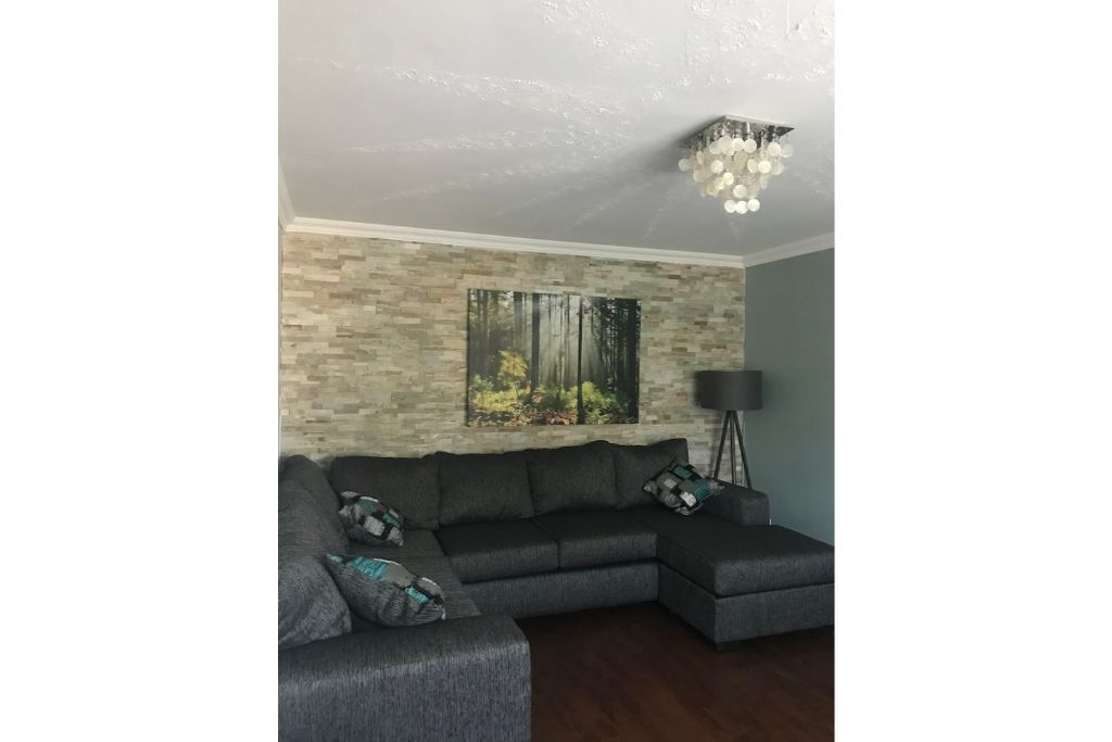 Large adorable 5-1/2, very close to downtown