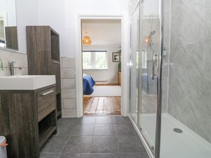 Cottage | Bathroom