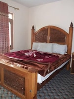 Quarto casal standard | Ferros/tábuas de passar roupa, Wi-Fi de cortesia, roupa de cama