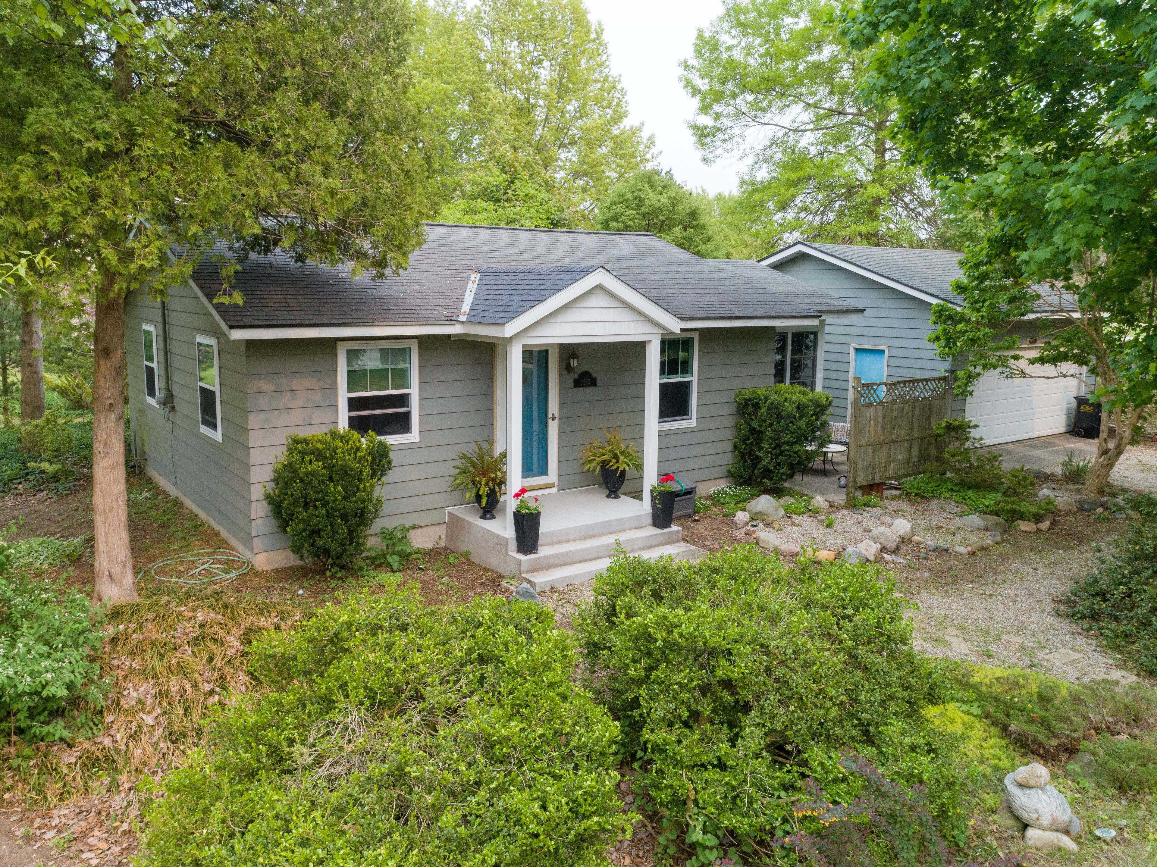 Adorable Southwest Michigan Cottage for Rent Near Inland Lake