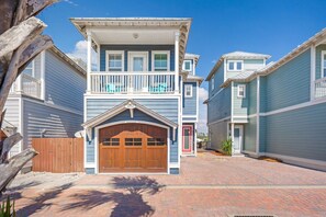 Exterior detail - Canal-front Beach Home w/ Pool & Hot Tub, Gulf (Mexico Beach)