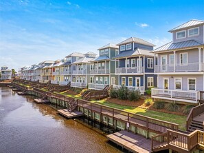 Exterior - Beautiful 4 bedroom|Boat Dock | Pool & Hot Tub | 3 Min to Beach (Mexico Beach)