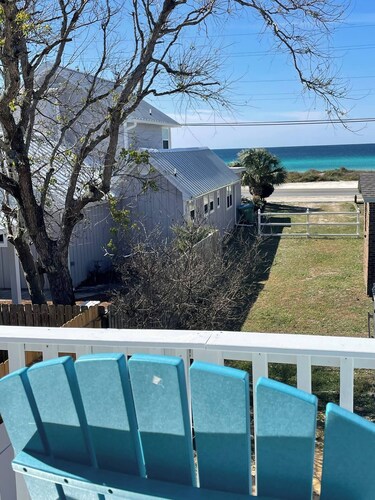 Emerald Beachy Dreams