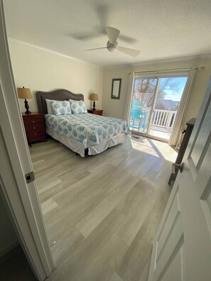 2 室のベッドルーム、WiFi (無料)、ベッドシーツ