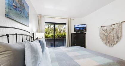 Heavenly Lakeside Retreat Close to downtown