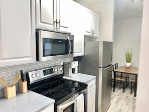 Fridge, microwave, stovetop, dishwasher