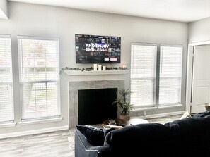 Smart TV, fireplace