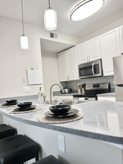 Comfy 1br w/gated patio