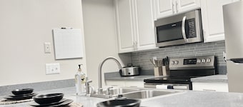 Comfy 1br w/gated patio