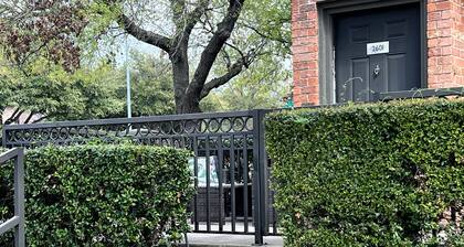 Comfy 1br w/gated patio