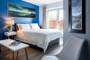2 bedrooms, travel cot, WiFi, bed sheets