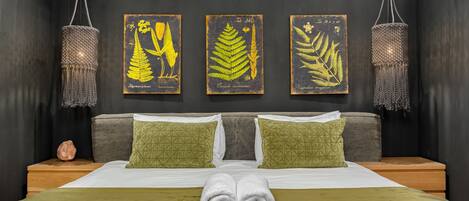 1 bedroom, iron/ironing board, internet, bed sheets