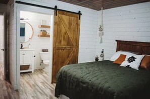 3 bedrooms, travel crib, WiFi, bed sheets