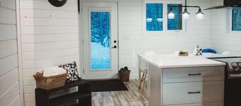 Cozy cabin with outdoor hot-tub