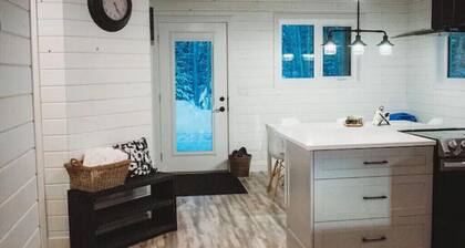 Cozy cabin with outdoor hot-tub