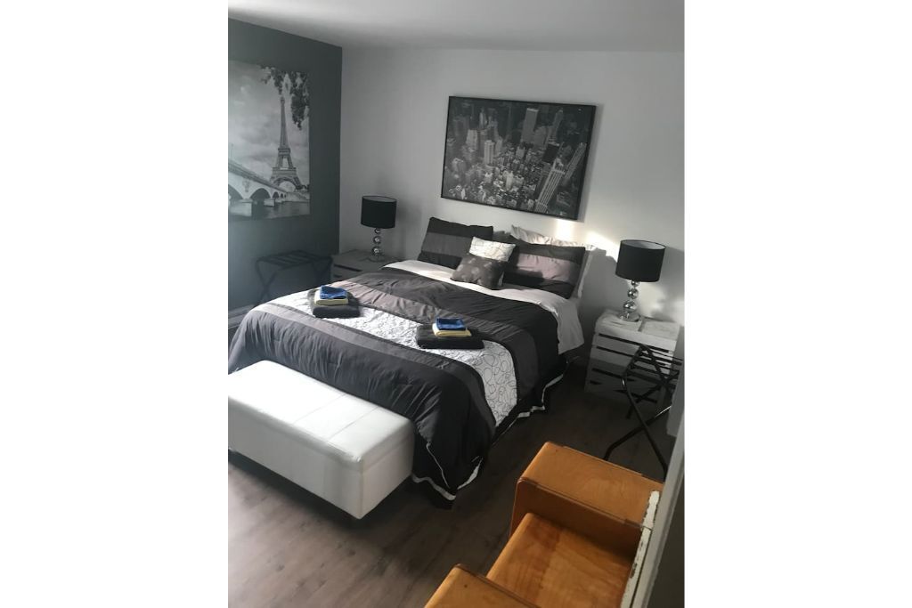 Beautiful, large and charming 5-1/2, close to everything