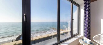 The Sea House - Ultimate Seafront Living & Sunsets