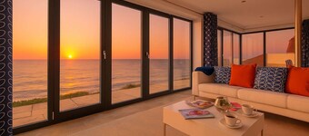 The Sea House - Ultimate Seafront Living & Sunsets