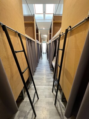 واي فاي مجانًا وملاءات أسرّة