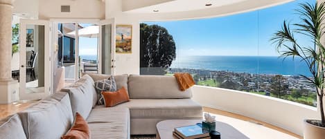 Smart-TV, Kamin, DVD-Player, Stereoanlage