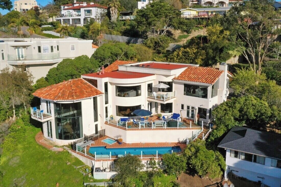 Luxe Sunset Villa w/ Oceanview, Pool & Hot Tub, Terrace & Art Studio in La Jolla