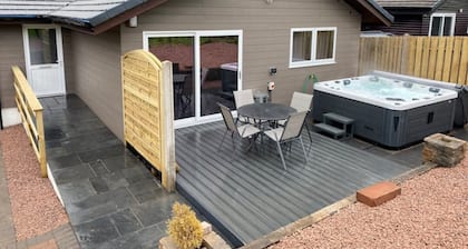 Woodview lodge with 6 seater private Hottub