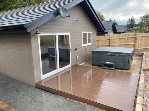 Woodend lodge with 6 seater private hottub