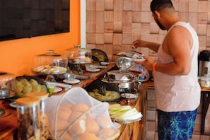 Desayuno bufé gratuito y diario