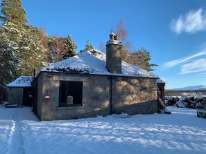 Exterior - Amazing Cottage With Indoor Private Pool (Grantown-on-Spey)