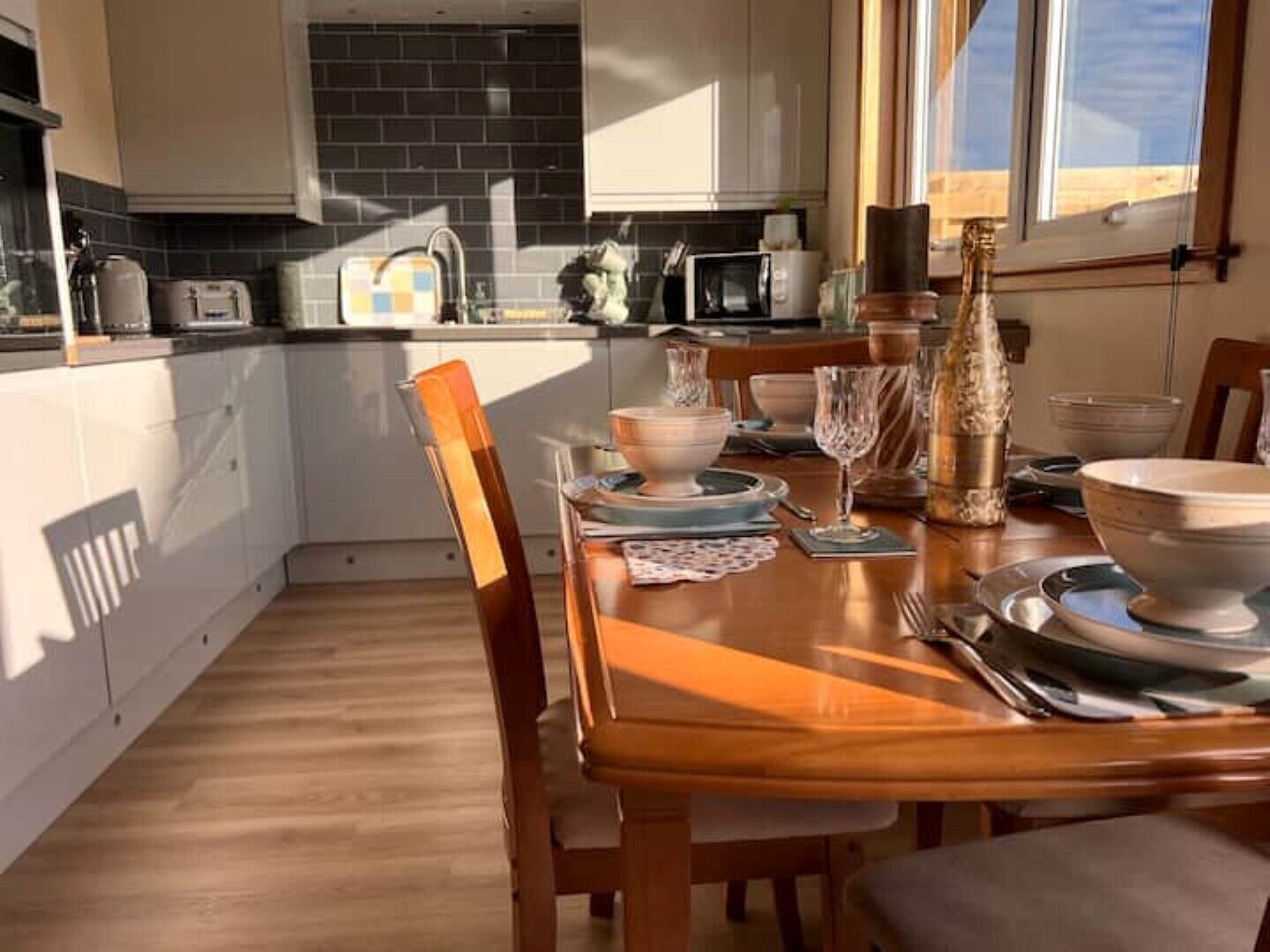 Woodrow cottage with 6 seater private hottub