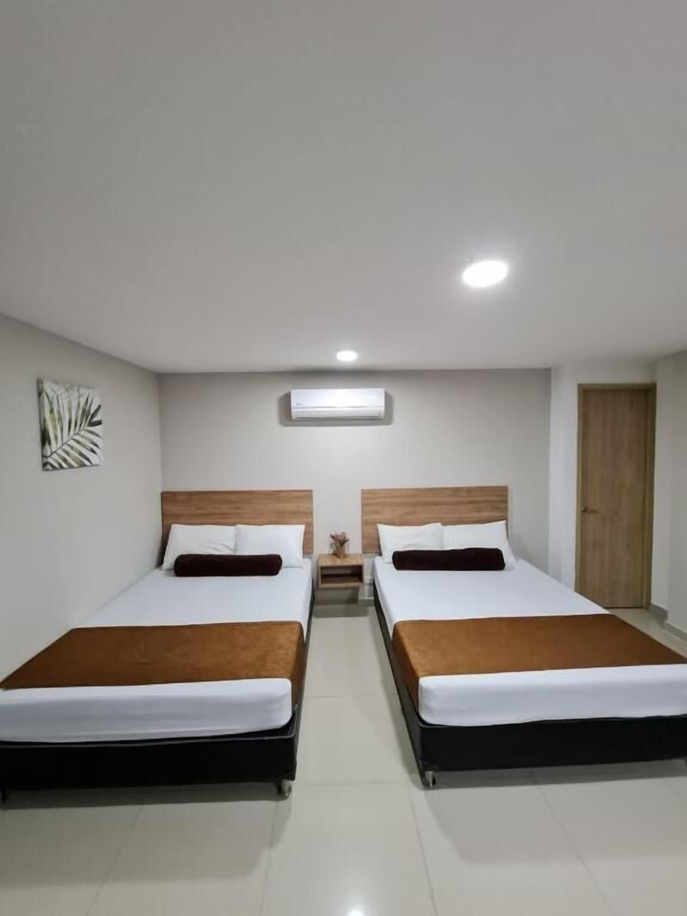 Minibar, desk, laptop workspace, free WiFi