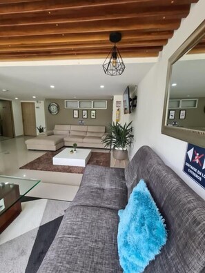 TV de tela plana 42 polegadas com canais a cabo, TV