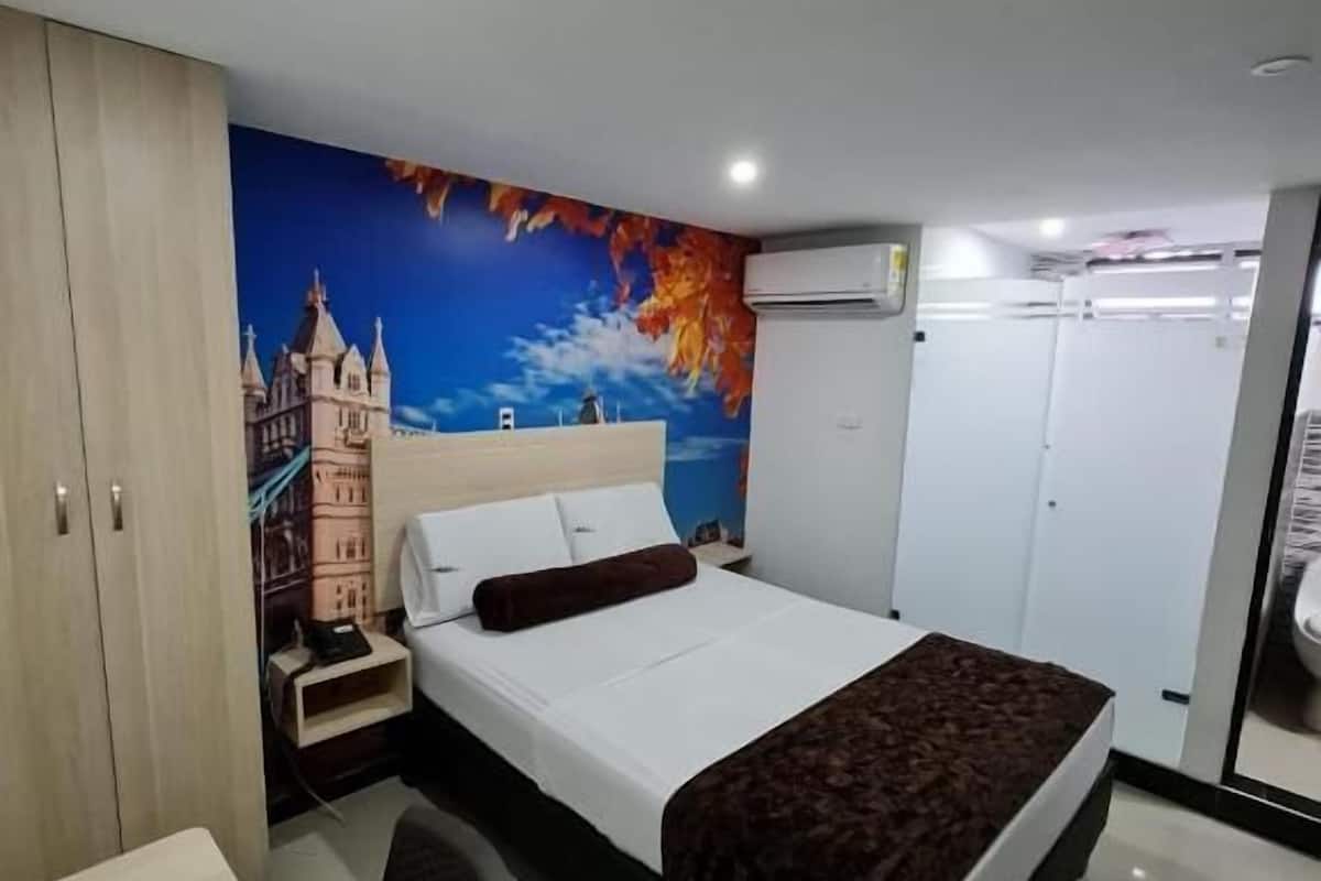 Double Room | Minibar, desk, laptop workspace, free WiFi