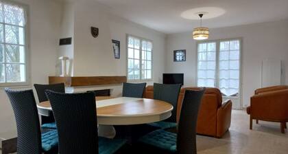 12 km St Gilles Croix de Vie Ă Coex . Mer, Golf, 3 lacs. 25 km Sables d'olonne