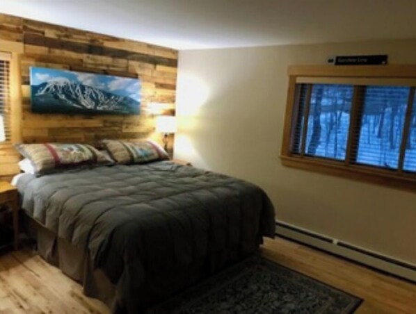 3 bedrooms, iron/ironing board, WiFi, bed sheets - Enjoy summer time at Sugarloaf !! (Carrabassett Valley)