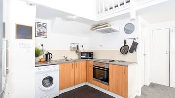 Oven, stovetop, electric kettle, toaster