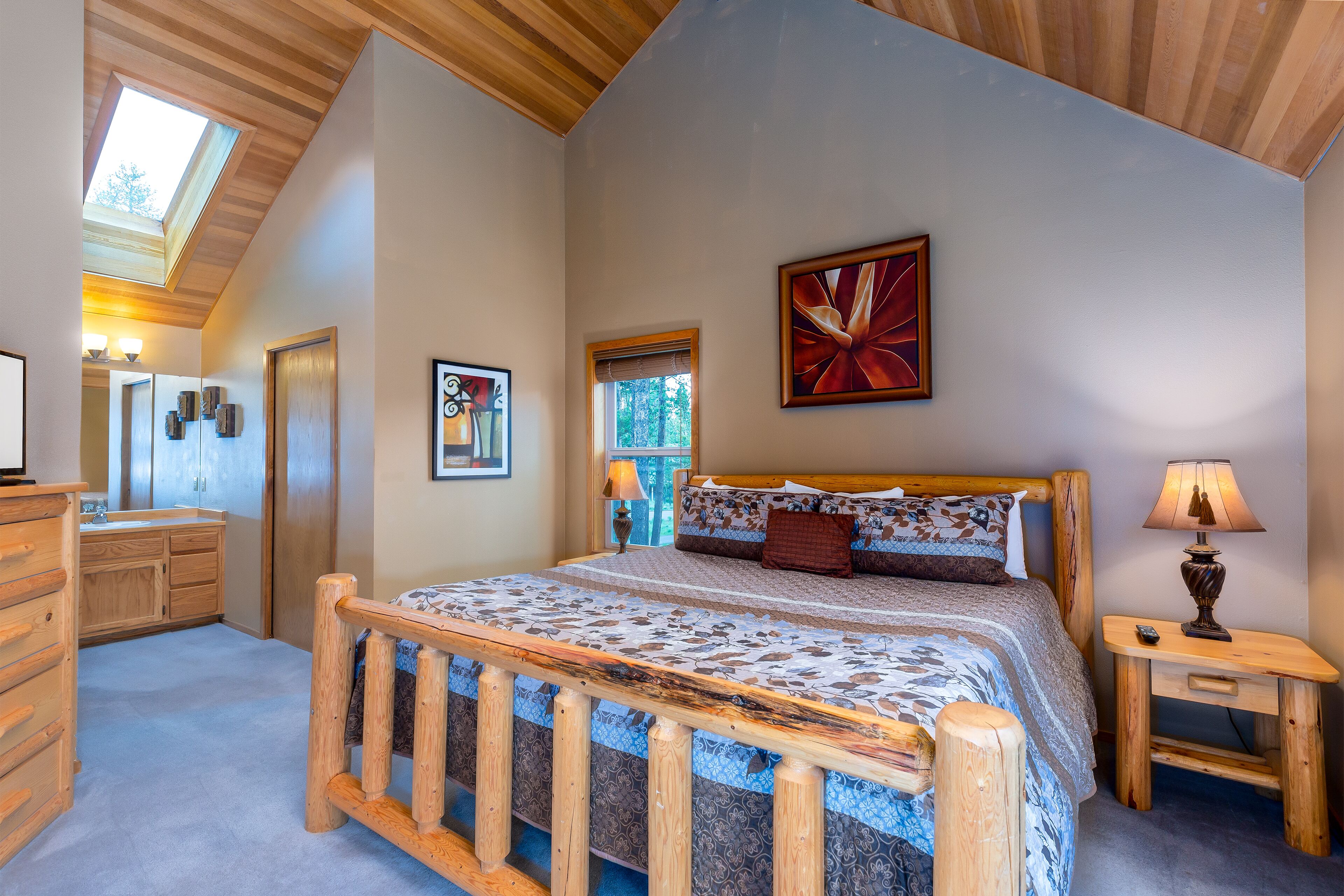 Beech 2 - Sunriver Oasis w Hot Tub, Bikes, AC