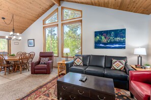 Smart TV, fireplace, DVD player