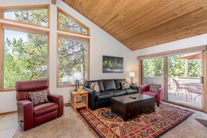 Smart TV, lareira, DVD player