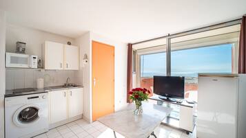 Fridge, microwave, coffee/tea maker, cookware/dishes/utensils