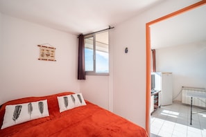 1 bedroom, iron/ironing board, bed sheets