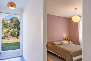 3 makuuhuonetta, silitysrauta/-lauta, vuodevaatteet