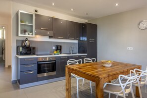 Køleskab, mikrobølgeovn, ovn, opvaskemaskine