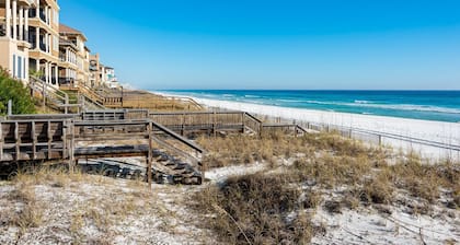 Large Family Home - Private Beach - Private Pool - Hot Tub