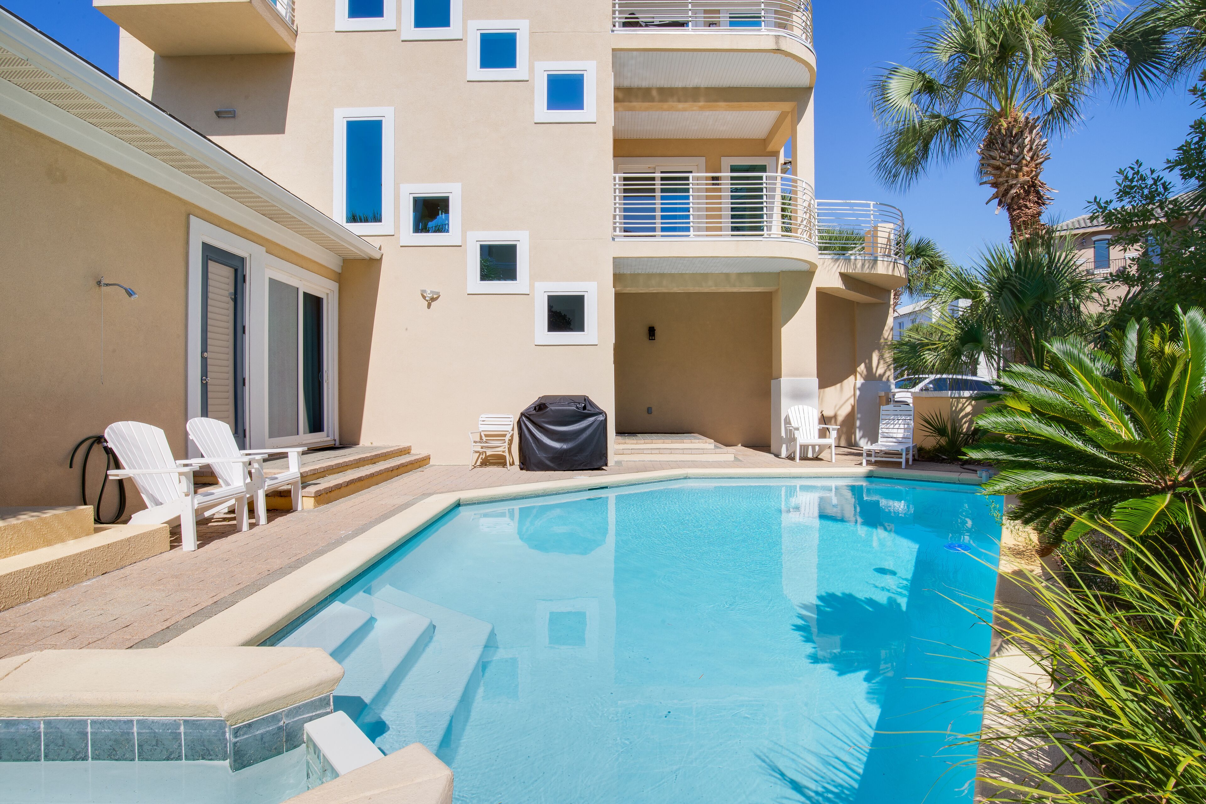 Large Family Home - Private Beach - Private Pool - Hot Tub